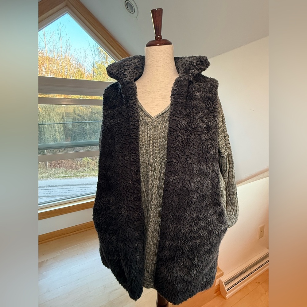 Altar’d State : Charcoal Sherpa Vest